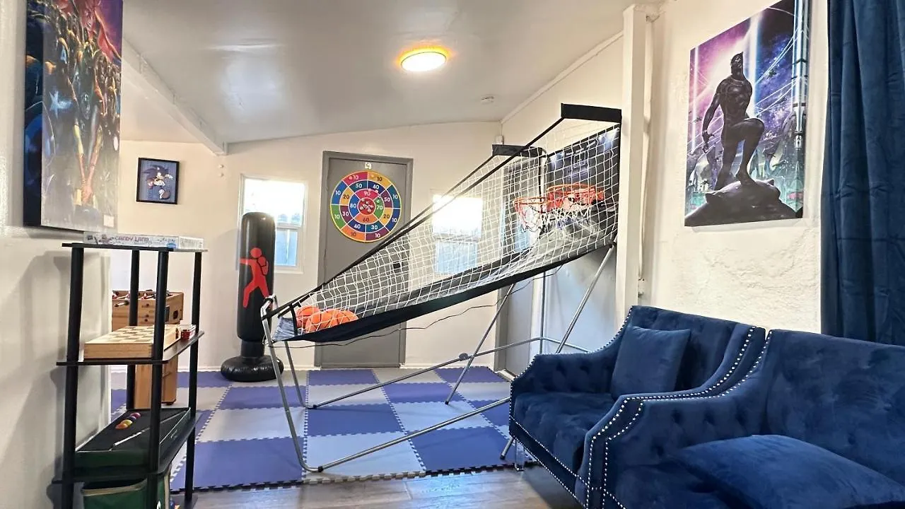 Casa vacanze Spacious, Private, Modern 4 Bedroom House Plus Game Room Glendale