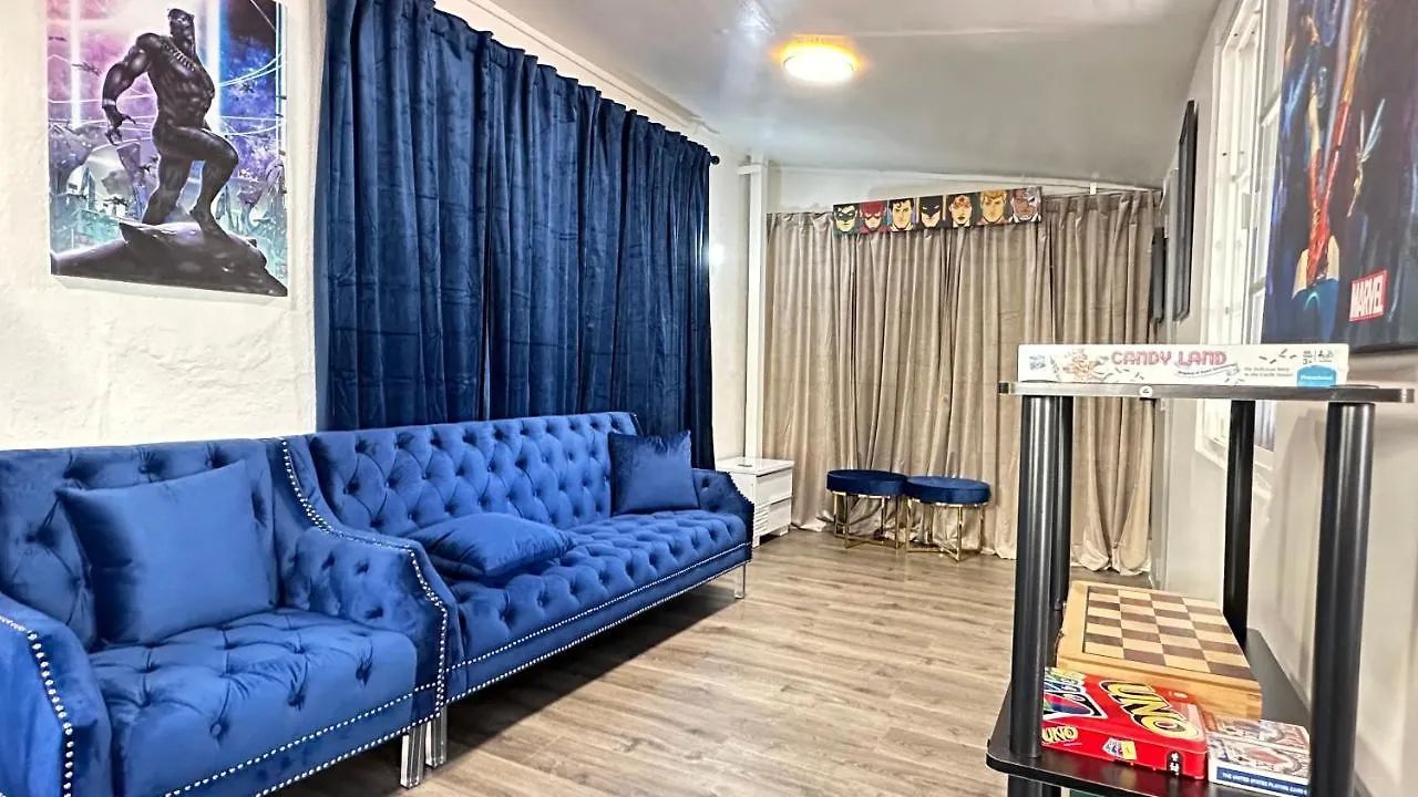 Spacious, Private, Modern 4 Bedroom House Plus Game Room Glendale